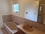 https://images.listonce.com.au/custom/160x/listings/9-landridge-street-glen-waverley-vic-3150/937/01660937_img_04.jpg?G0Vjx14Oz-w