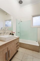 https://images.listonce.com.au/custom/160x/listings/9-liverpool-street-fitzroy-north-vic-3068/169/00604169_img_11.jpg?Jnpr7trRAUQ