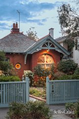 https://images.listonce.com.au/custom/160x/listings/9-loch-street-st-kilda-west-vic-3182/746/01769746_img_02.jpg?SkRsx-2U9fA