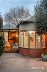 https://images.listonce.com.au/custom/160x/listings/9-loch-street-st-kilda-west-vic-3182/746/01769746_img_03.jpg?yL2roJ5GZWk