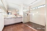 https://images.listonce.com.au/custom/160x/listings/9-manorwood-way-berwick-vic-3806/193/01900193_img_08.jpg?N1XJheWAW0g