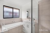 https://images.listonce.com.au/custom/160x/listings/9-marxsen-parade-lucas-vic-3350/272/01954272_img_09.jpg?ueeJeeVkVDI