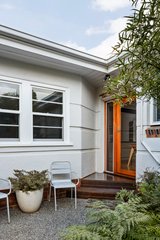 https://images.listonce.com.au/custom/160x/listings/9-mccrae-street-elwood-vic-3184/928/01735928_img_03.jpg?OCBYp8f7IAk