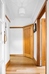 https://images.listonce.com.au/custom/160x/listings/9-mccrae-street-elwood-vic-3184/928/01735928_img_07.jpg?p1tChjOVNuY