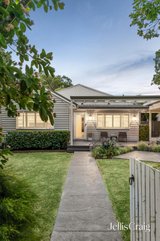 https://images.listonce.com.au/custom/160x/listings/9-murray-road-croydon-vic-3136/323/01855323_img_02.jpg?5Jj2-tzbTI8