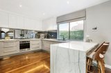 https://images.listonce.com.au/custom/160x/listings/9-nagara-court-mount-waverley-vic-3149/941/01541941_img_04.jpg?HEDhn_wNNKo