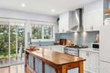 https://images.listonce.com.au/custom/160x/listings/9-north-street-daylesford-vic-3460/424/01901424_img_06.jpg?djJmuWVaJWg