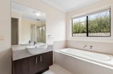 https://images.listonce.com.au/custom/160x/listings/9-ploughman-place-armstrong-creek-vic-3217/616/01698616_img_06.jpg?wlnLQqfPyy4