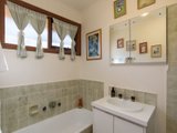 https://images.listonce.com.au/custom/160x/listings/9-quest-court-mooroolbark-vic-3138/236/01524236_img_10.jpg?oAGSY1yYM14