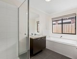 https://images.listonce.com.au/custom/160x/listings/9-rutherford-grove-armstrong-creek-vic-3217/128/01705128_img_10.jpg?uCvrFtMPSEs