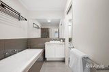 https://images.listonce.com.au/custom/160x/listings/9-sherwood-road-chirnside-park-vic-3116/492/01988492_img_13.jpg?qtM1v-cX70E