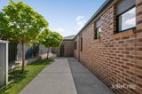 https://images.listonce.com.au/custom/160x/listings/9-sherwood-road-chirnside-park-vic-3116/492/01988492_img_17.jpg?tM3nTh8WlHg