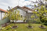 https://images.listonce.com.au/custom/160x/listings/9-victoria-road-northcote-vic-3070/878/01117878_img_01.jpg?ex7L7U_XUiA