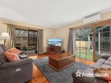 https://images.listonce.com.au/custom/160x/listings/9-wannan-court-kilsyth-vic-3137/010/01526010_img_05.jpg?-W615quXxKw