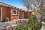 https://images.listonce.com.au/custom/160x/listings/9-washington-lane-woodend-vic-3442/711/01897711_img_07.jpg?Go4gOmvdOk4