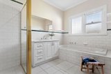https://images.listonce.com.au/custom/160x/listings/9-washington-lane-woodend-vic-3442/711/01897711_img_13.jpg?WDi_98rs7GU