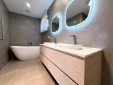 https://images.listonce.com.au/custom/160x/listings/9-wilton-way-doncaster-vic-3108/191/01739191_img_08.jpg?ygy2y8lhPJ4