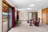 https://images.listonce.com.au/custom/160x/listings/9-yeats-street-castlemaine-vic-3450/059/01767059_img_07.jpg?I-VlGOxNSZ0