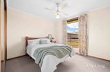 https://images.listonce.com.au/custom/160x/listings/9-yeats-street-castlemaine-vic-3450/059/01767059_img_09.jpg?4eSjWkinLhk