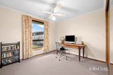 https://images.listonce.com.au/custom/160x/listings/9-yeats-street-castlemaine-vic-3450/059/01767059_img_11.jpg?POfAFWlyP6Q