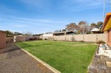 https://images.listonce.com.au/custom/160x/listings/9-yeats-street-castlemaine-vic-3450/059/01767059_img_12.jpg?pItp5jEvvKM