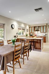 https://images.listonce.com.au/custom/160x/listings/90-smedley-road-park-orchards-vic-3114/799/00134799_img_04.jpg?WUlIYZipWk8