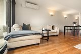 https://images.listonce.com.au/custom/160x/listings/904377-burwood-road-hawthorn-vic-3122/198/01797198_img_22.jpg?2vNE7QbpYAM