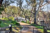 https://images.listonce.com.au/custom/160x/listings/910-kangaroo-ground-st-andrews-road-smiths-gully-vic-3760/034/01558034_img_25.jpg?0EDqfS7IMU0