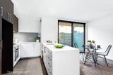 https://images.listonce.com.au/custom/160x/listings/9111-riversdale-road-hawthorn-vic-3122/947/01684947_img_03.jpg?_6WVtrMWtVQ
