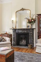 https://images.listonce.com.au/custom/160x/listings/92-wellington-street-kew-vic-3101/165/00334165_img_09.jpg?jg9Nsu639kA