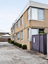 https://images.listonce.com.au/custom/160x/listings/9239-rathmines-street-fairfield-vic-3078/046/00967046_img_09.jpg?u-Bq6fcWSVY