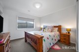 https://images.listonce.com.au/custom/160x/listings/93-messenger-parade-lucas-vic-3350/608/01906608_img_06.jpg?jfPLGg7W8fU