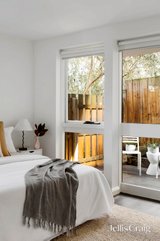 https://images.listonce.com.au/custom/160x/listings/935-park-crescent-fairfield-vic-3078/603/01739603_img_08.jpg?79aOJJu_PYA