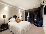 https://images.listonce.com.au/custom/160x/listings/94-heath-street-port-melbourne-vic-3207/906/01731906_img_07.jpg?OA9QoBnZ6e4