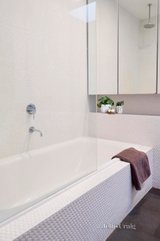 https://images.listonce.com.au/custom/160x/listings/94-normanby-road-kew-vic-3101/989/01602989_img_11.jpg?2jMWiN5HxNo