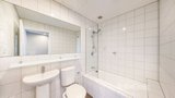 https://images.listonce.com.au/custom/160x/listings/944-tullo-place-richmond-vic-3121/485/01915485_img_08.jpg?eABXQ4TnBag