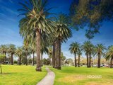 https://images.listonce.com.au/custom/160x/listings/94a-heath-street-port-melbourne-vic-3207/280/01090280_img_07.jpg?q0D4sPvuHrg