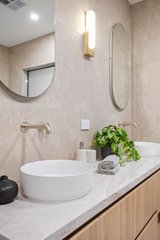 https://images.listonce.com.au/custom/160x/listings/96-leeds-street-doncaster-east-vic-3109/020/01900020_img_13.jpg?IJPEmpgyuXs