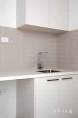 https://images.listonce.com.au/custom/160x/listings/968b-north-road-bentleigh-east-vic-3165/223/01809223_img_21.jpg?WzwMOCzwYXg