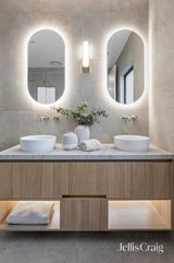 https://images.listonce.com.au/custom/160x/listings/96a-leeds-street-doncaster-east-vic-3109/876/01875876_img_10.jpg?RPvR0q4m7lw