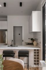 https://images.listonce.com.au/custom/160x/listings/97-bank-street-south-melbourne-vic-3205/569/01959569_img_07.jpg?RLnHPDG-RnY