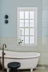 https://images.listonce.com.au/custom/160x/listings/97-rowena-parade-richmond-vic-3121/972/01975972_img_35.jpg?Be8hiUFDTrE