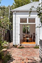 https://images.listonce.com.au/custom/160x/listings/97-south-crescent-northcote-vic-3070/047/01342047_img_06.jpg?XwgATqNEk5Y