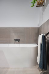 https://images.listonce.com.au/custom/160x/listings/976-80-sherbourne-road-montmorency-vic-3094/856/01779856_img_08.jpg?AF1AkMbiKrU