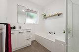 https://images.listonce.com.au/custom/160x/listings/98-alexandra-road-lilydale-vic-3140/114/01006114_img_06.jpg?aWmPJjuEX1M