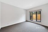 https://images.listonce.com.au/custom/160x/listings/98-amaroo-court-diamond-creek-vic-3089/021/01933021_img_05.jpg?WdJQi3td0kk