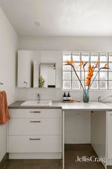 https://images.listonce.com.au/custom/160x/listings/98-amess-street-carlton-north-vic-3054/266/01817266_img_09.jpg?soki3-rJ7Nw