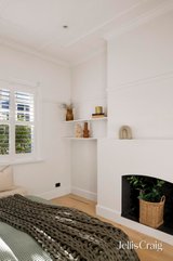 https://images.listonce.com.au/custom/160x/listings/98-heath-street-port-melbourne-vic-3207/022/01937022_img_10.jpg?rEs8VAKHm4Q