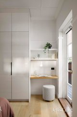 https://images.listonce.com.au/custom/160x/listings/98-heath-street-port-melbourne-vic-3207/022/01937022_img_17.jpg?1j3oV-yJKik