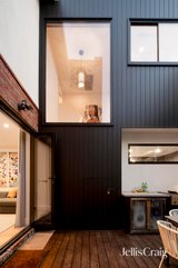 https://images.listonce.com.au/custom/160x/listings/98-heath-street-port-melbourne-vic-3207/515/01908515_img_08.jpg?fX41Zosznk8